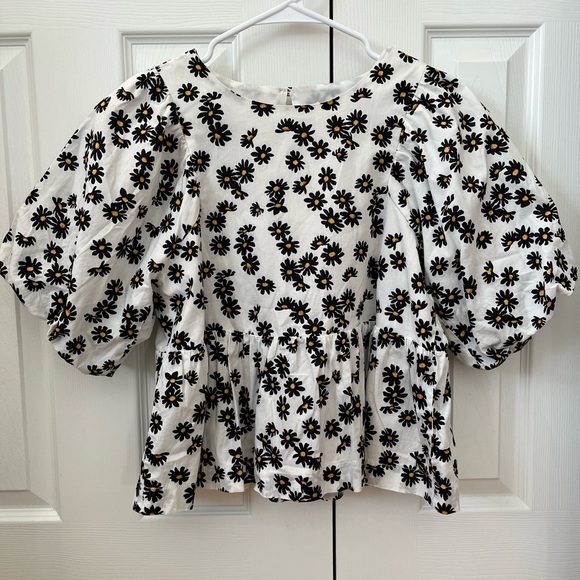 vestique Tops - Vestique Floral Puff Sleeve Peplum Top | Black & White Daisy Print Sz S EUC
